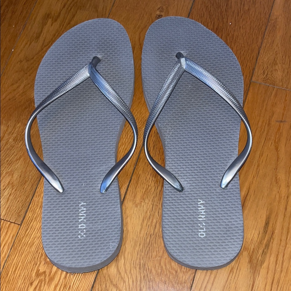 Old Navy Silver Flip Flop Sandals Size 7-8